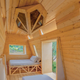 Imagen para el artículo titulado Este alojamiento rural de AirBnB te permite compartir habitación con más de un millón de abejas